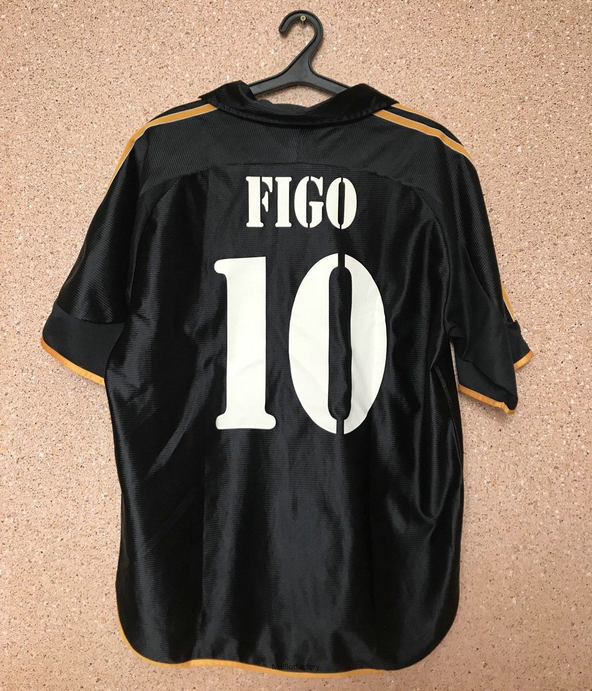 Achetez Retro Maillot du Real Madrid 1999-00 Noir (10 Figo)